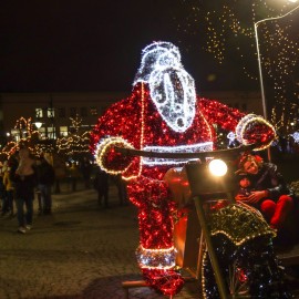 powiększ zdjęcie: W mikołajki rozbłysły nasze iluminacje i sprawiły radość