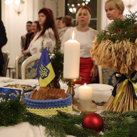 powiększ zdjęcie: Wigilia Narodów. Przedstawiciele mniejszości spotkali się przy stole