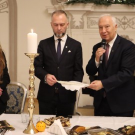 powiększ zdjęcie: Wigilia Narodów. Przedstawiciele mniejszości spotkali się przy stole