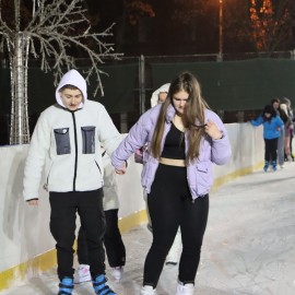 powiększ zdjęcie: Zapraszamy na lodowisko