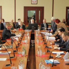 W poniedziałek sesja Rady Miejskiej Legnicy. Poznaj porządek obrad