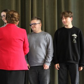 powiększ zdjęcie: Drużyna I LO najlepsza z wiedzy konsumenckiej