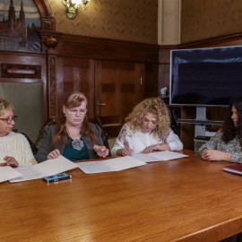 powiększ zdjęcie: Porozumienie podpisane. Koniec strajku