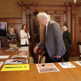 powiększ zdjęcie: Satyrykon 2023: Po raz drugi prezydent wybrał pracę Kubańczyka