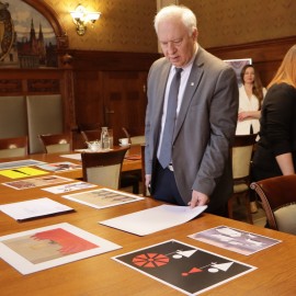 powiększ zdjęcie: Satyrykon 2023: Po raz drugi prezydent wybrał pracę Kubańczyka