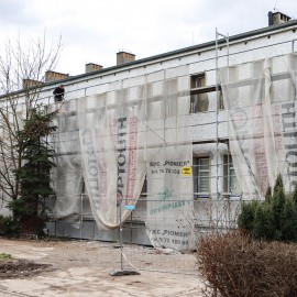 powiększ zdjęcie: Termomodernizacja przychodni przy ul. Biegunowej. Prace bardzo zaawansowane