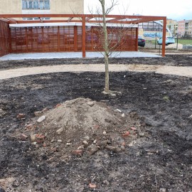 powiększ zdjęcie: Na osiedlu Piekary powstaje klasa pod chmurką