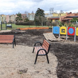 powiększ zdjęcie: Na osiedlu Piekary powstaje klasa pod chmurką