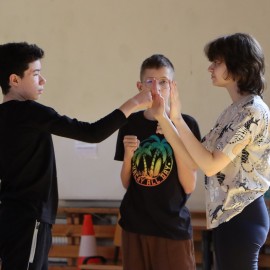 powiększ zdjęcie: Zdrowa Legnica. Półmetek warsztatów z samoobrony dla młodzieży z KSW Shodan