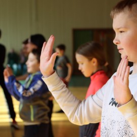 powiększ zdjęcie: Zdrowa Legnica. Półmetek warsztatów z samoobrony dla młodzieży z KSW Shodan