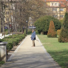 powiększ zdjęcie: Legnicki Park Miejski po zimie budzi się do życia. Zobacz co jest robione