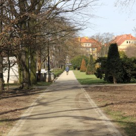 powiększ zdjęcie: Legnicki Park Miejski po zimie budzi się do życia. Zobacz co jest robione