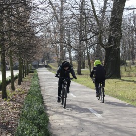 powiększ zdjęcie: Legnicki Park Miejski po zimie budzi się do życia. Zobacz co jest robione