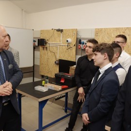 powiększ zdjęcie: W Legnicy rozwijamy szkolnictwo zawodowe tworząc nowoczesną edukację