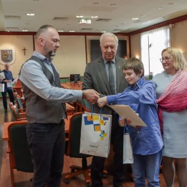 powiększ zdjęcie: Zachowaj Trzeźwy Umysł 2022. Prezydent nagrodził laureatów tego konkursu