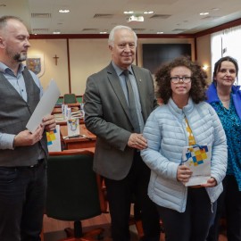 powiększ zdjęcie: Zachowaj Trzeźwy Umysł 2022. Prezydent nagrodził laureatów tego konkursu