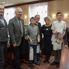 powiększ zdjęcie: Zachowaj Trzeźwy Umysł 2022. Prezydent nagrodził laureatów tego konkursu