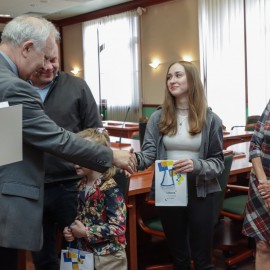 powiększ zdjęcie: Zachowaj Trzeźwy Umysł 2022. Prezydent nagrodził laureatów tego konkursu
