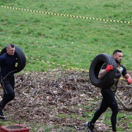 powiększ zdjęcie: I Legnicki Bieg z Przeszkodami. Pokonali zasieki, bagno i własne słabości