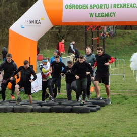 powiększ zdjęcie: I Legnicki Bieg z Przeszkodami. Pokonali zasieki, bagno i własne słabości