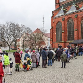 powiększ zdjęcie: Jałmużniczy chleb, śledź i grosz. Nasza legnicka tradycja, jedyna taka w kraju