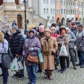 powiększ zdjęcie: Jałmużniczy chleb, śledź i grosz. Nasza legnicka tradycja, jedyna taka w kraju