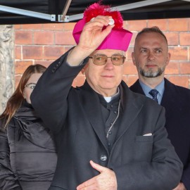 powiększ zdjęcie: Jałmużniczy chleb, śledź i grosz. Nasza legnicka tradycja, jedyna taka w kraju