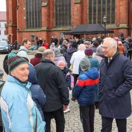 powiększ zdjęcie: Jałmużniczy chleb, śledź i grosz. Nasza legnicka tradycja, jedyna taka w kraju