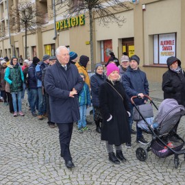 powiększ zdjęcie: Jałmużniczy chleb, śledź i grosz. Nasza legnicka tradycja, jedyna taka w kraju