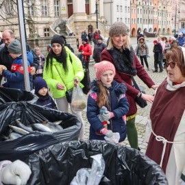 powiększ zdjęcie: Jałmużniczy chleb, śledź i grosz. Nasza legnicka tradycja, jedyna taka w kraju