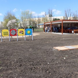 powiększ zdjęcie: LBO. Na osiedlu Piekary powstała klasa pod chmurką