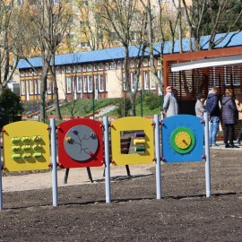 powiększ zdjęcie: LBO. Na osiedlu Piekary powstała klasa pod chmurką