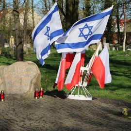powiększ zdjęcie: Uczciliśmy pamięć powstania w getcie warszawskim