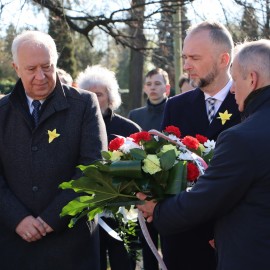powiększ zdjęcie: Uczciliśmy pamięć powstania w getcie warszawskim