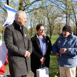 powiększ zdjęcie: Uczciliśmy pamięć powstania w getcie warszawskim