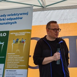 powiększ zdjęcie: Wymienialiśmy sadzonki za elektrośmieci. To była udana akcja