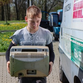 powiększ zdjęcie: Wymienialiśmy sadzonki za elektrośmieci. To była udana akcja