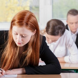 Maturzyści rozpoczęli egzaminy. Życzymy połamania piór