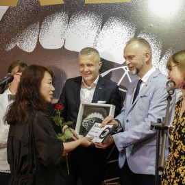 powiększ zdjęcie: Koreanka Youjin Um zdobyła nagrodę główną Festiwalu SREBRO