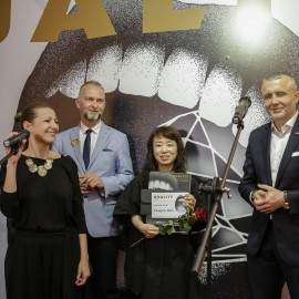 powiększ zdjęcie: Koreanka Youjin Um zdobyła nagrodę główną Festiwalu SREBRO