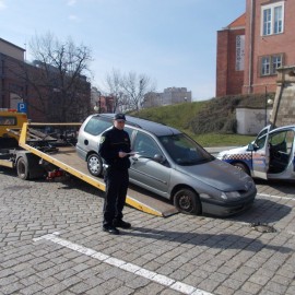 powiększ zdjęcie: Apel straży miejskiej w sprawie wraków