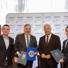 powiększ zdjęcie: Lions Clubs przekazał blisko 200 tys. zł na wyposażenie miejskiej bursy
