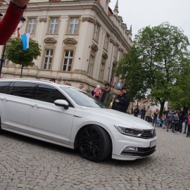 powiększ zdjęcie: Rajd wyjątkowych aut zawita do Legnicy