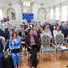 powiększ zdjęcie: Legnica: 61,4 mln euro dla samorządów