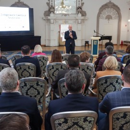 powiększ zdjęcie: Legnica: 61,4 mln euro dla samorządów