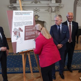 powiększ zdjęcie: Legnica: 61,4 mln euro dla samorządów