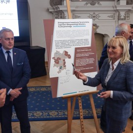 powiększ zdjęcie: Legnica: 61,4 mln euro dla samorządów