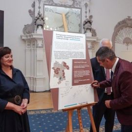 powiększ zdjęcie: Legnica: 61,4 mln euro dla samorządów
