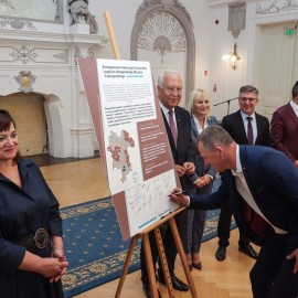 powiększ zdjęcie: Legnica: 61,4 mln euro dla samorządów