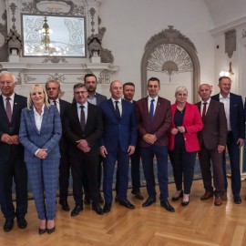 powiększ zdjęcie: Legnica: 61,4 mln euro dla samorządów